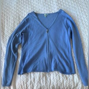 Pretty sweater with zipper in front